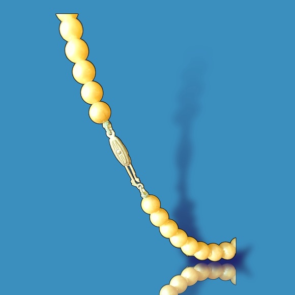 Vintage Faux String of Pearls - Picture 4 of 9